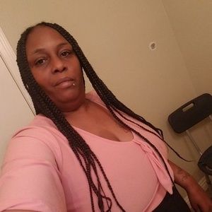 Meet your Posher, Aisha